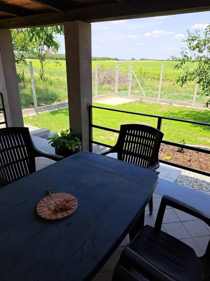 Grapeline Guesthouse Chotin 외부 사진