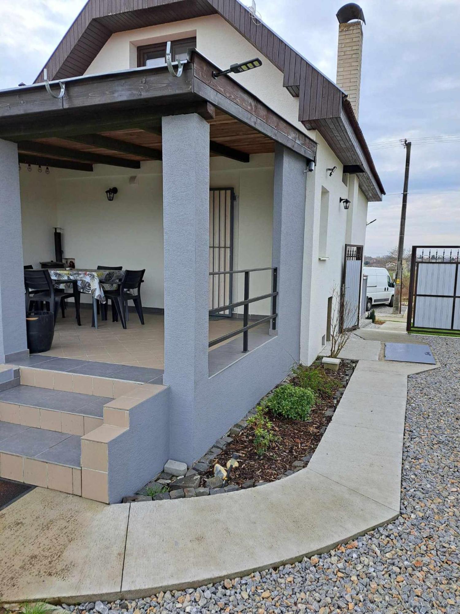 Grapeline Guesthouse Chotin 외부 사진