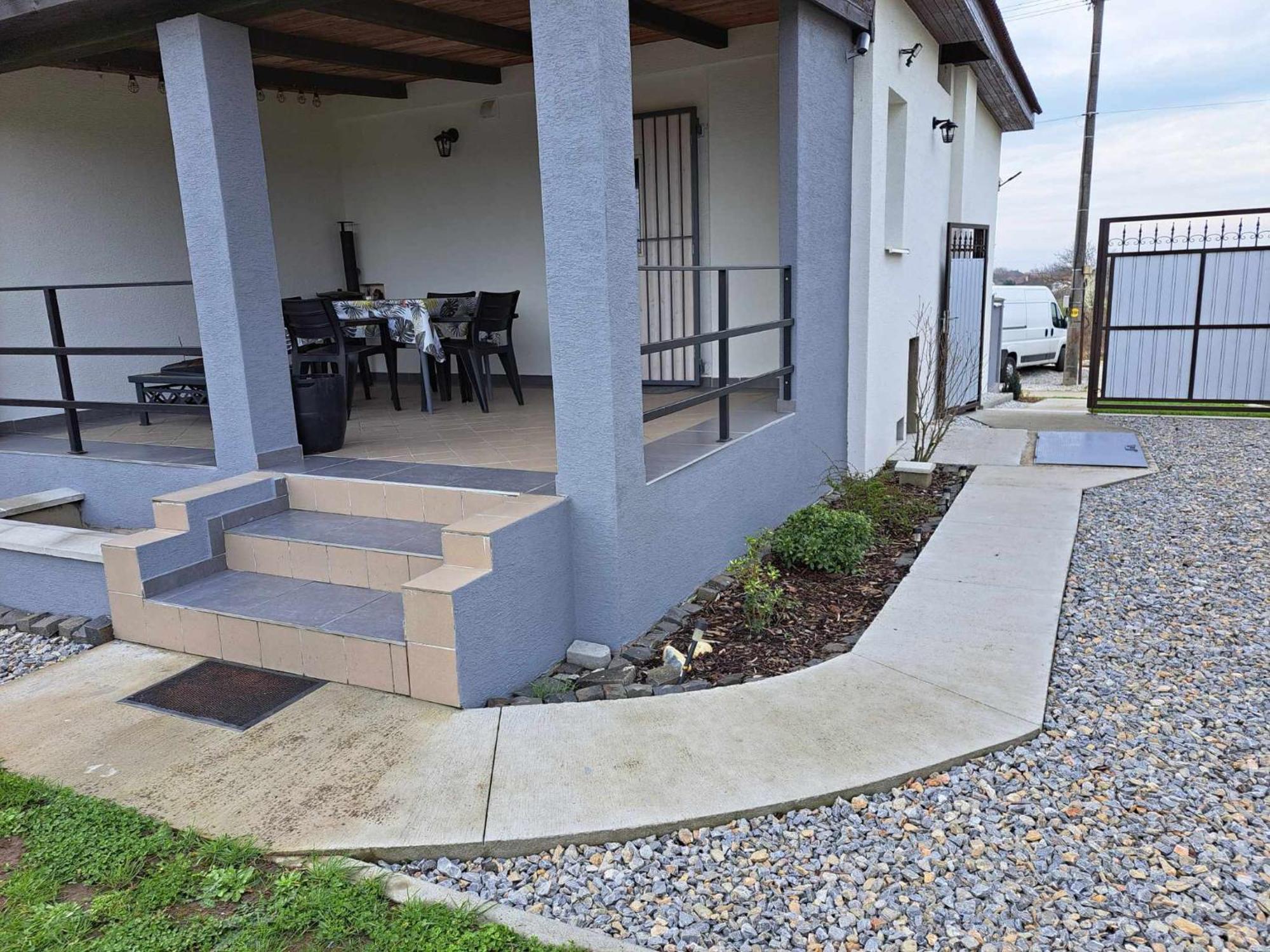 Grapeline Guesthouse Chotin 외부 사진